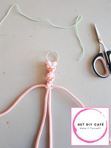 Macrame keychain 2