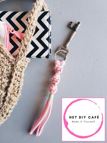 Macrame keychain 3